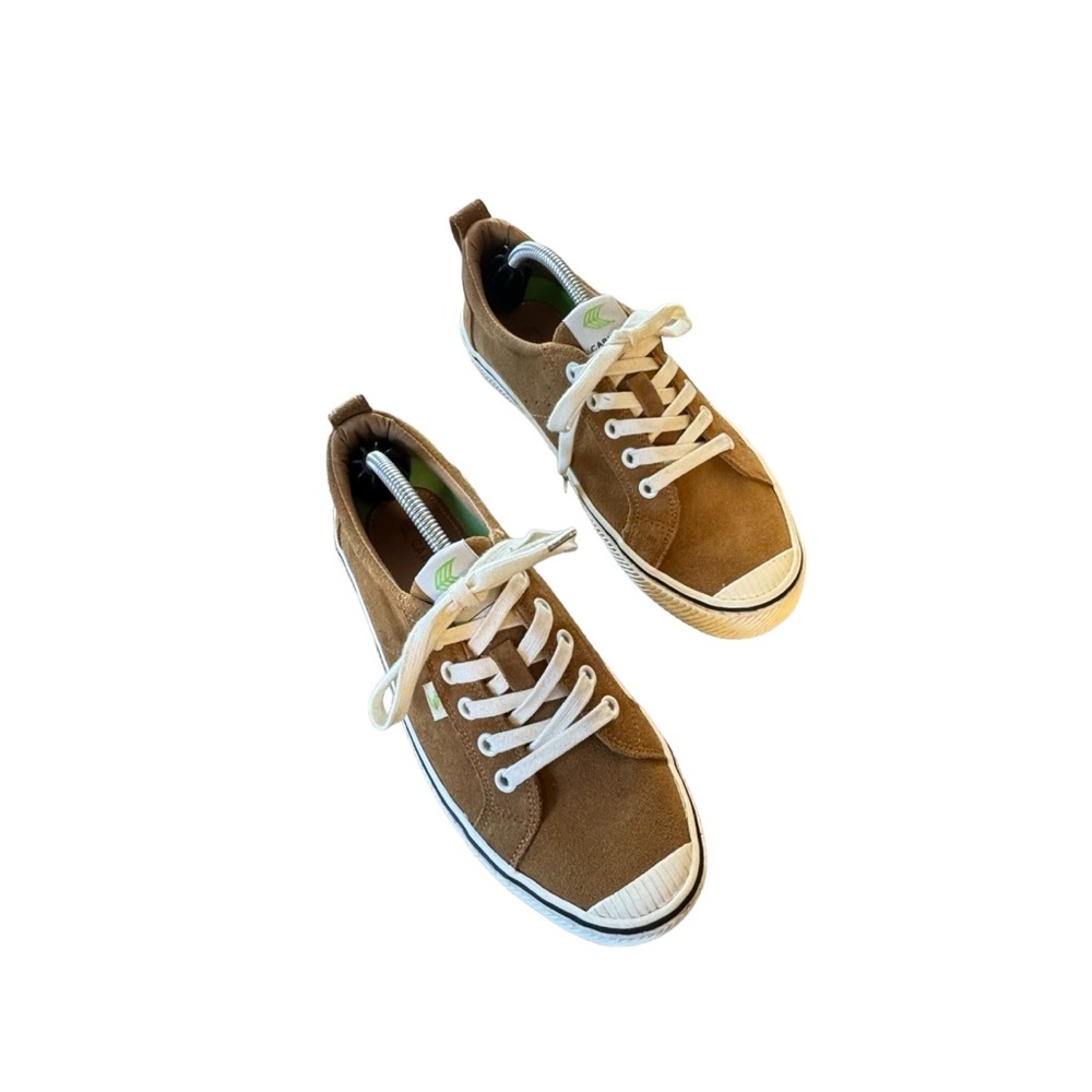 Women’s Cariuma OCA Size 8 Camel Colored Suede Lace Up Sneakers